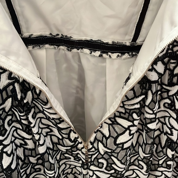 Beautiful Black/White Cutout Appliqué Cocktail Dress w/ MAGNIFICENT Fishtail Hem - Picture 9 of 9